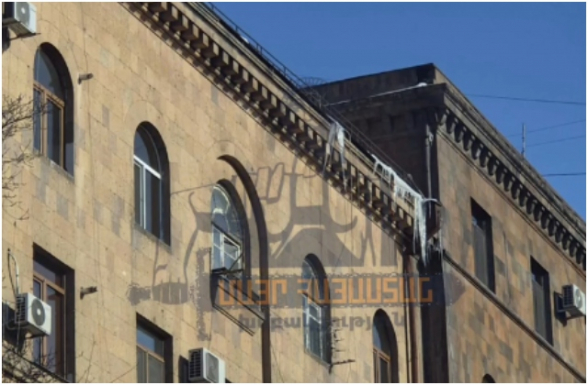 Տանիքներից կախված սառույցները՝ ձմեռային լուրջ վտանգ մայրաքաղաքում (տեսանյութ)